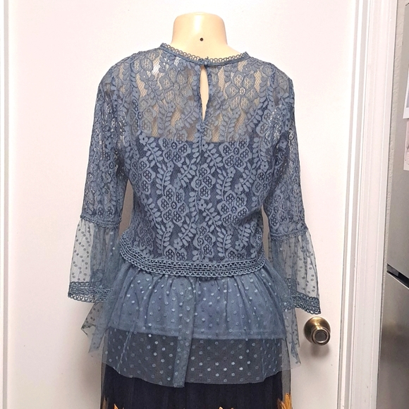 Cato Slate Blue Bell Sleeve Lace Overlay Lined Blouse Sz Medium EUC Bg1090 - Picture 5 of 14